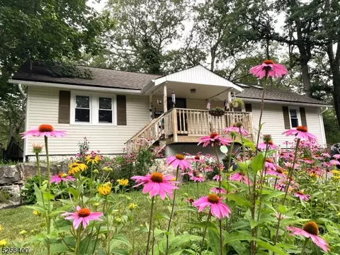 66 Indian Trl, Byram Township, NJ 07821