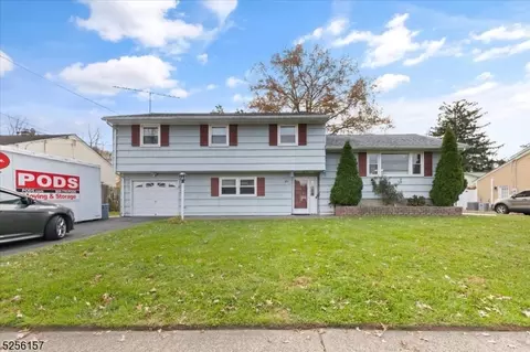 27 Princeton Dr, Middlesex, NJ 08846