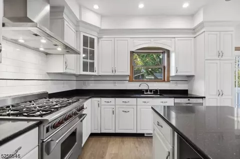 10 E 52nd St, Bayonne, NJ 07002