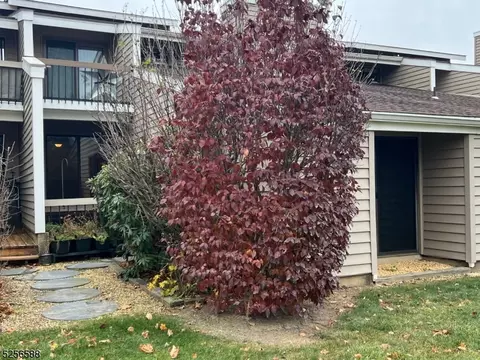 25 Crossway, Clinton, NJ 08809
