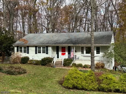 24 De Camp Dr, Boonton, NJ 07005