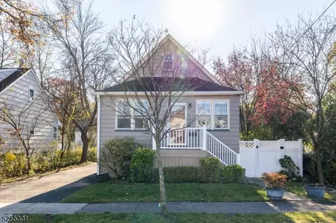 8-14 Oak St, Fair Lawn, NJ 07410