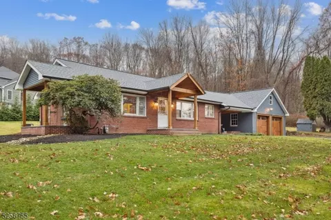16 Lawrence Rd, Randolph, NJ 07869