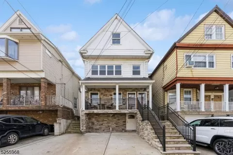 130 W 29th St, Bayonne, NJ 07002
