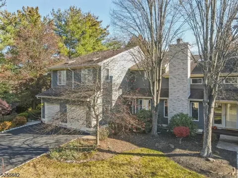 16 Mission Hills Rd, Annandale, NJ 08801