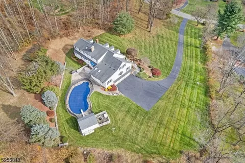 4 Summit Rd, Mendham Twp, NJ 07945