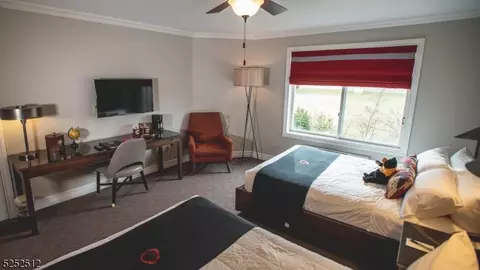 2 Chamonix Dr #355, Vernon, NJ 07462