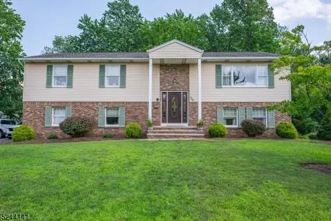 24 Orlando Dr, Fairfield, NJ 07004
