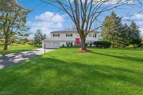 11 Beechwood Rd, Somerville, NJ 08876