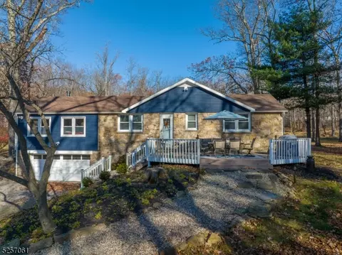 53 Old Readingsburg Rd, Califon, NJ 07830