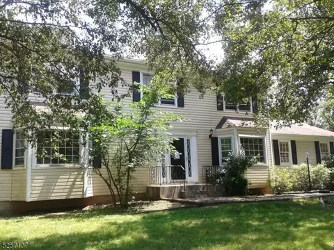 291 Mohawk Trl, Bridgewater, NJ 08807