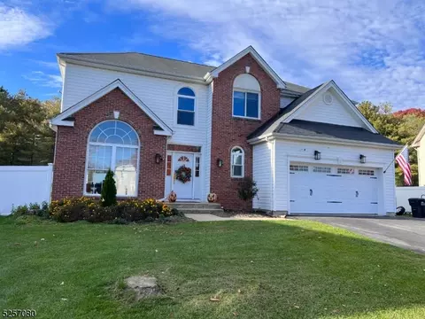 32 Jade Ln, Phillipsburg, NJ 08865
