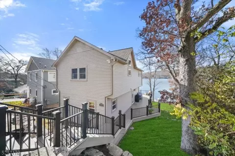 5 Lake Park Ter, West Milford Twp, NJ 07421