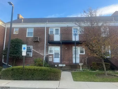 53 Elmwood Ter #53A, Elmwood Park, NJ 07407