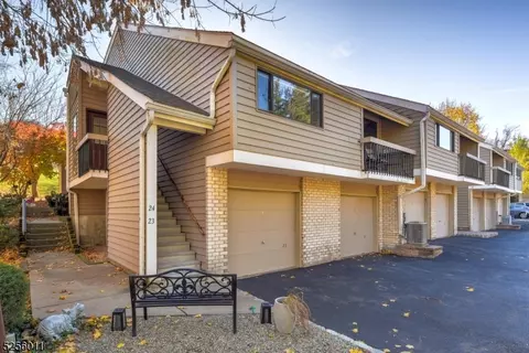24 South Ct, Clinton, NJ 08809