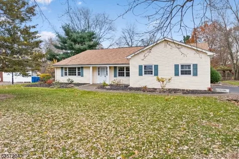 100 Flanders Dr, Hillsborough, NJ 08844