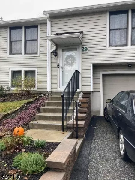 29 Pebblestone Ln, Hamburg, NJ 07419