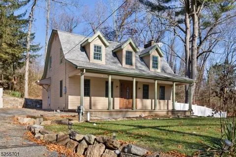 75 South Rd, Chester, NJ 07930