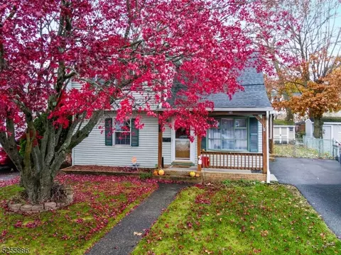 85 Bergen Ave, Wanaque Boro, NJ 07420