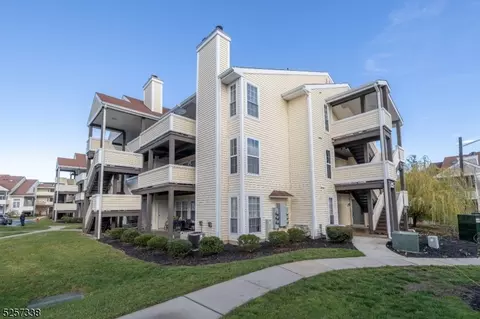 521 Clubhouse Ct #12, Union, NJ 07083