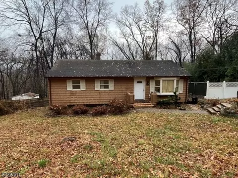 50 Cedar Ridge Dr, Vernon, NJ 07462