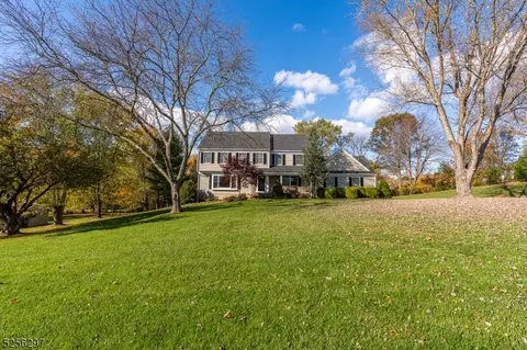 5 Tiger Hill Dr, Peapack And Gladstone, NJ 07934