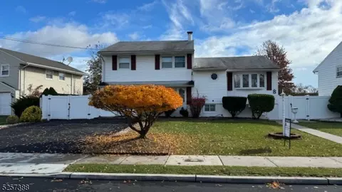 8 Colgan Ave, Carteret, NJ 07008