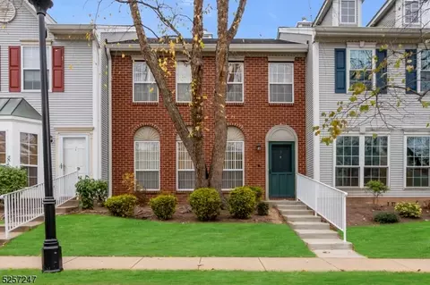 9 De Leone Cir, Franklin Twp, NJ 08823