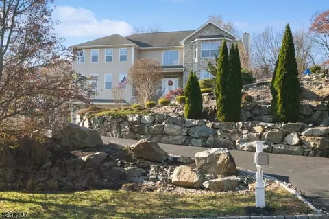31 Rock Ridge Rd, Denville, NJ 07834