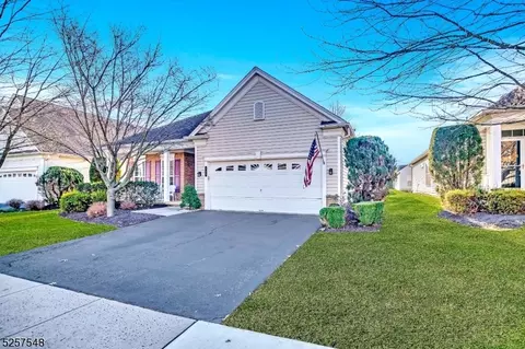 338 Biltmore Ln, East Franklin, NJ 08873