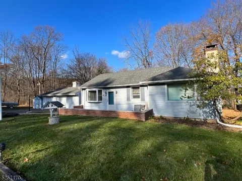 6 Academy Ln, Mount Olive, NJ 07828