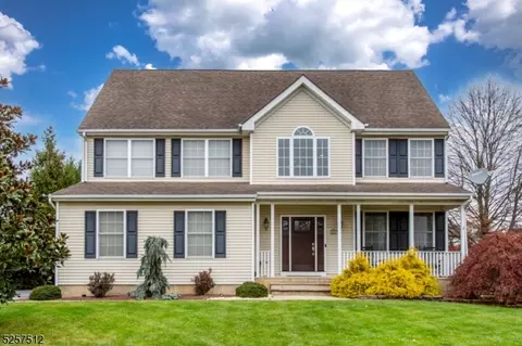 211 Curtis Ct, Stewartsville, NJ 08886