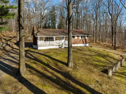 204 Hoffman Rd, Mansfield Twp, NJ 07865