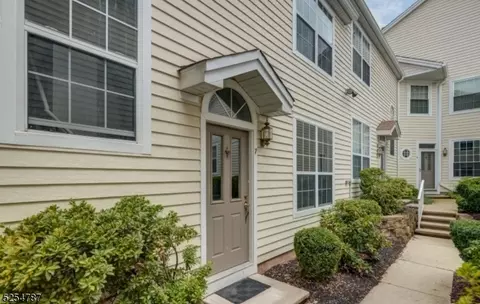 7 Pheasant Brook Ct, Bedminster, NJ 07921