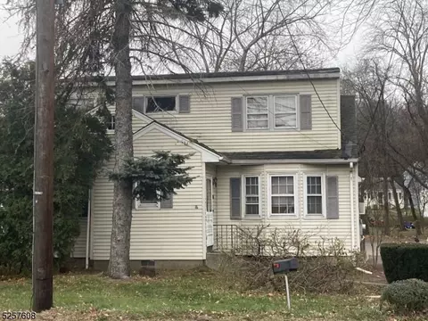 1147 Goffle Rd, Hawthorne, NJ 07506