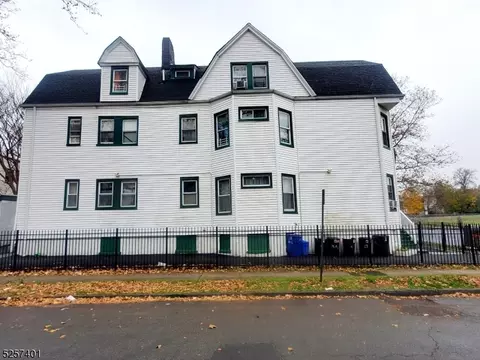 15 9th Ave, East Orange, NJ 07018