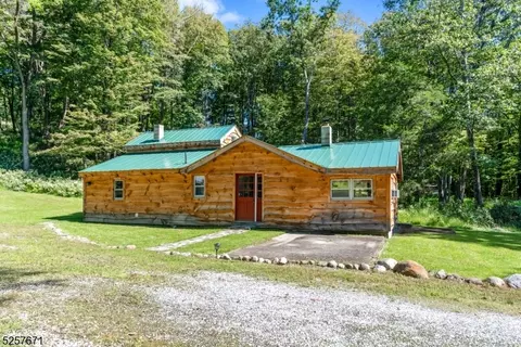 912 Brooklake Trl, Newton, NJ 07860