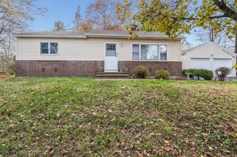 10 Forest Hill Dr, Flemington, NJ 08822