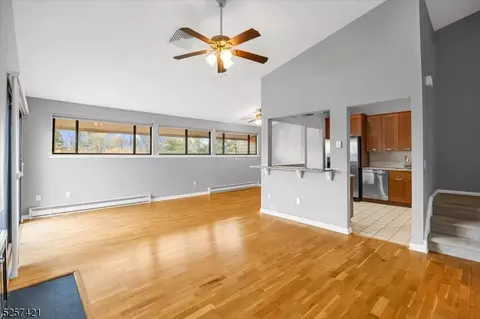 48 Overlook Dr, Clinton, NJ 08809