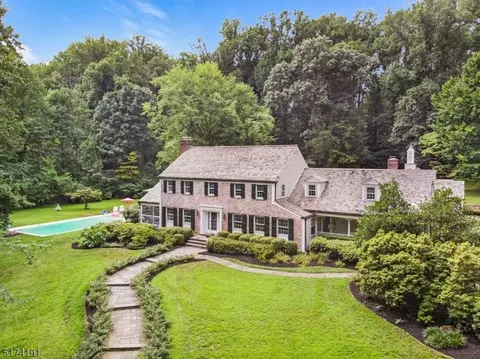 19 Maryknoll Dr, Harding Twp, NJ 07920