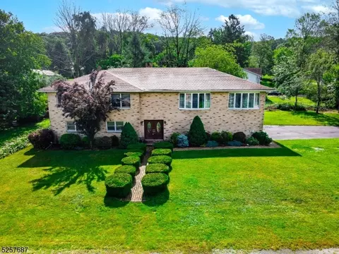 14 Meadow Ln, Vernon, NJ 07462