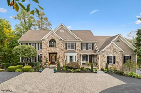 5 Heath Dr, Chester Twp, NJ 07930
