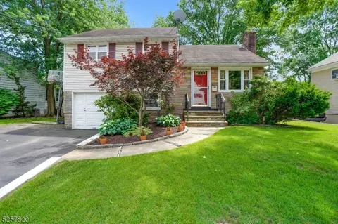 12 Pine St, Edison, NJ 08817