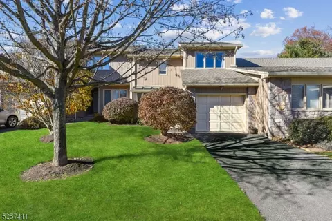 3 Carswell Ct, Basking Ridge, NJ 07920