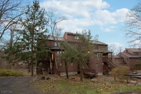 5 Village Way #5, Vernon, NJ 07462