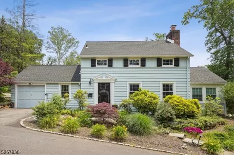4 Cape Ct, Millburn, NJ 07041