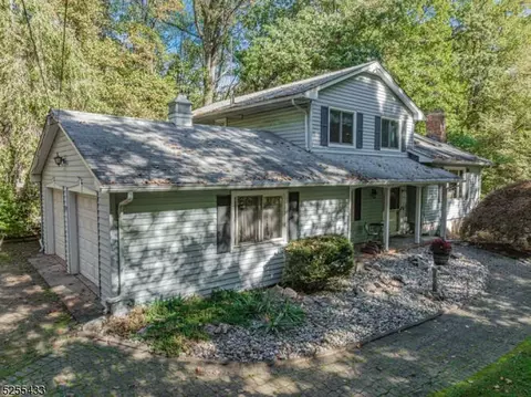639 Fox Farm Rd, Bethlehem Twp, NJ 08802