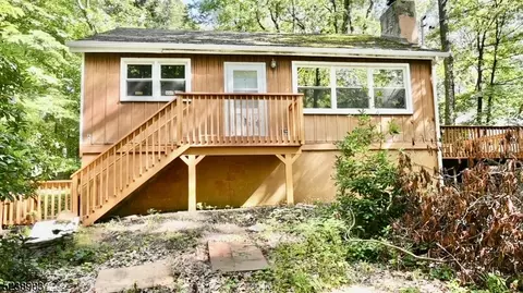 6 Evergreen Rd, Sussex, NJ 07461
