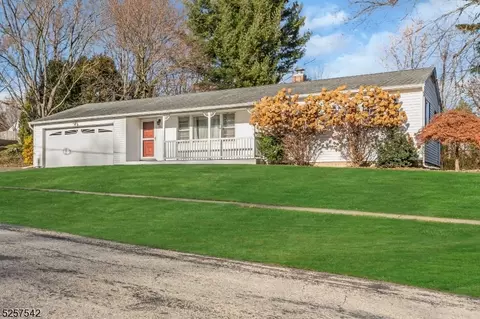 44 School St, Califon, NJ 07830
