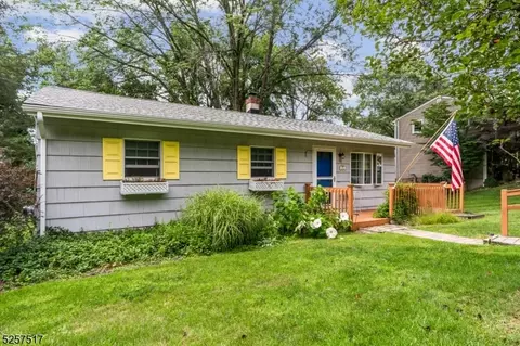 9 Hillside Ter, Green Twp, NJ 07821